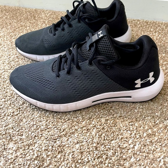 Under armour men’s shoes size 9.5